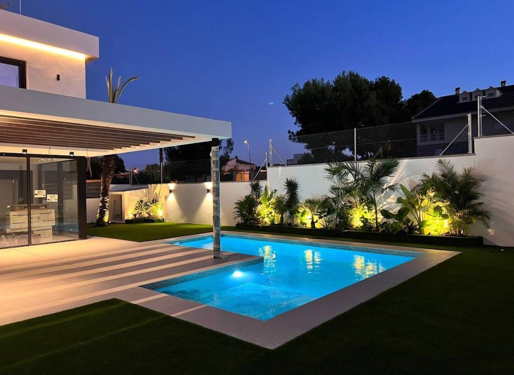 For sale - Semi Detached / Linked Villa - Orihuela Costa - Lomas De Cabo Roig