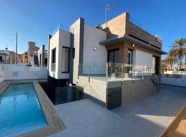 Villa - For sale - Torrevieja - NB-81258