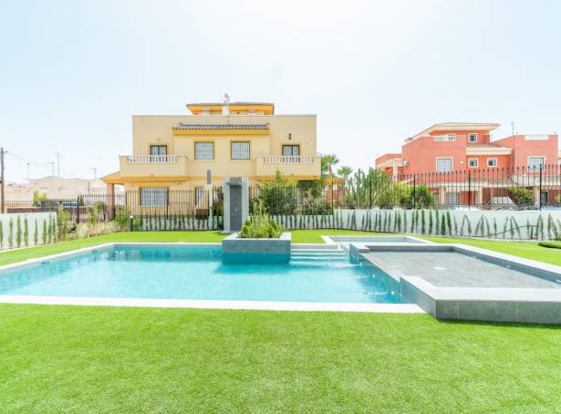 For sale - Top Floor Bungalow - Torrevieja - Los Balcones